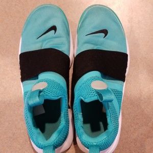 Girls youth nike shoes